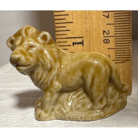 Wade England Ceramic Lion Figurine Brown Beige Miniature Collectible - Picture 4 of 4